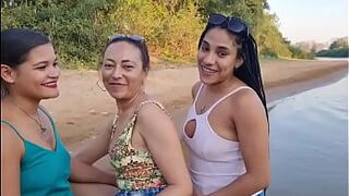 Тигрица Вип и ее друзья на берегу реки на вершине гидроцикла - порно видео