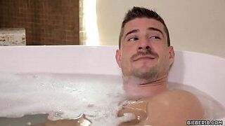 Шон жестко трахает стрелка - порно видео