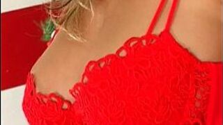 Праздничное стриптиз в нижнем белье - порно видео