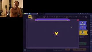 Играет в игру Диснея обнаженной! - порно видео