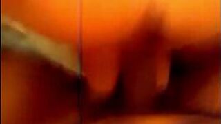 Секс в ванной возле раковины - порно видео