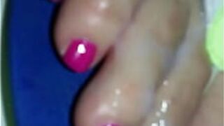 кончил обувью. пальцы жены - порно видео