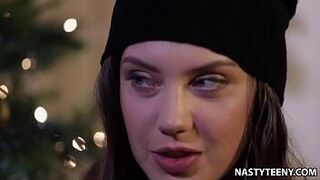 Одинокий муж подобрал молодого автостопщика - Елену Кошку, Карло Карреру. - порно видео