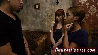 Рабыня первый раз сковывает маленькую черную тинку Кендалл и заставляет - порно видео