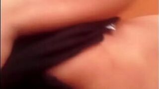 Подруга возбуждена утром - порно видео