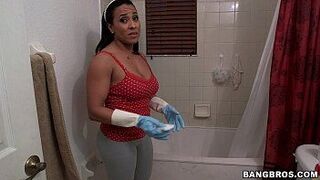 Толстая горничная - порно видео