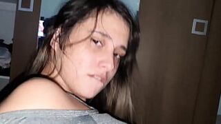 Я НО ЭТО В КУЗИНЬО СУКИ, НО ОНА ХОТЕЛА ЕГО В КИСКУ - порно видео