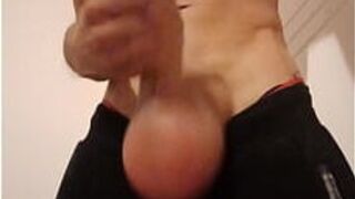 Огромные яйца - порно видео