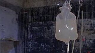 Клизма в ее заднице - порно видео