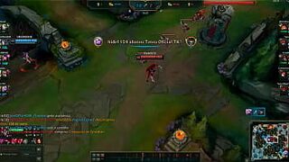 Горячая рыжая крутится на большом мужике и трахается с зеленым - порно видео