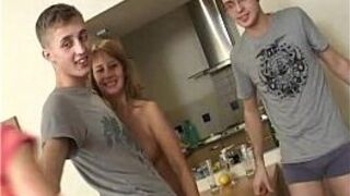 Вахмурка, Изабелла, Кржемелик и Любава - порно видео