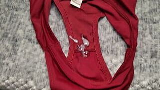 Я кончил на красные трусики моего лучшего друга - порно видео