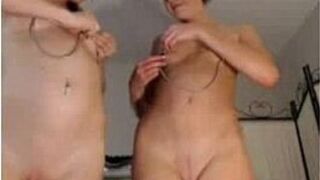 Две сексуальные худенькие девушки - порно видео