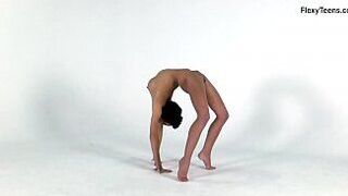 Супер гибкая горячая гимнастка Райкина - порно видео